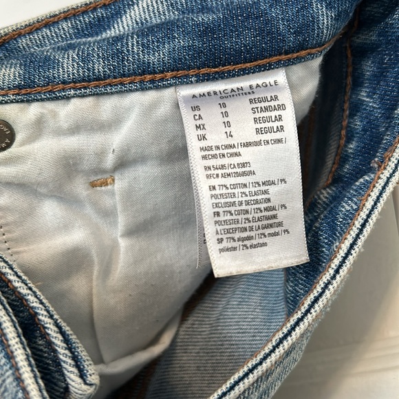 American eagle light wash mom jeans size 10 - Picture 5 of 6